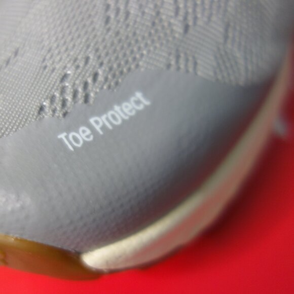 New Balance FRESH FOAM Garo Trail Running Grey Size US Mens 8.5 Mens D Medium - Picture 8 of 16